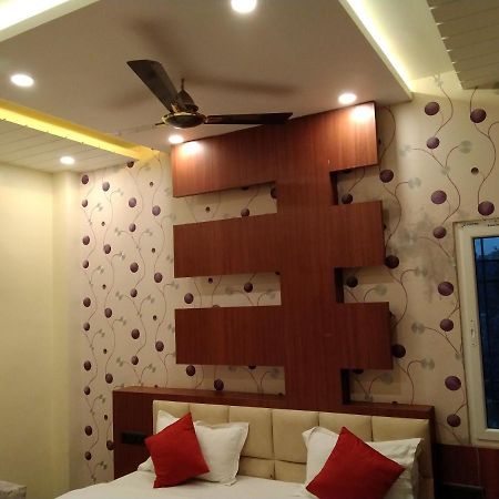 Hotel Delight Deluxe Pipra Dewās Екстериор снимка