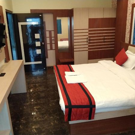 Hotel Delight Deluxe Pipra Dewās Екстериор снимка