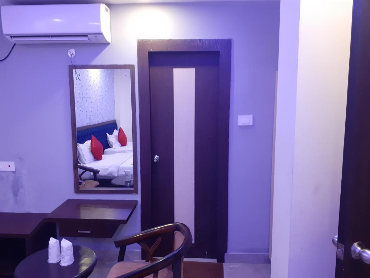 Hotel Delight Deluxe Pipra Dewās Екстериор снимка
