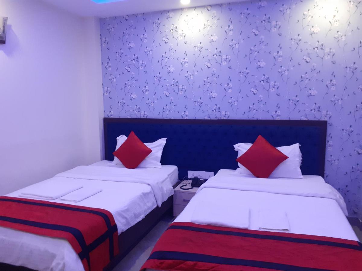 Hotel Delight Deluxe Pipra Dewās Екстериор снимка
