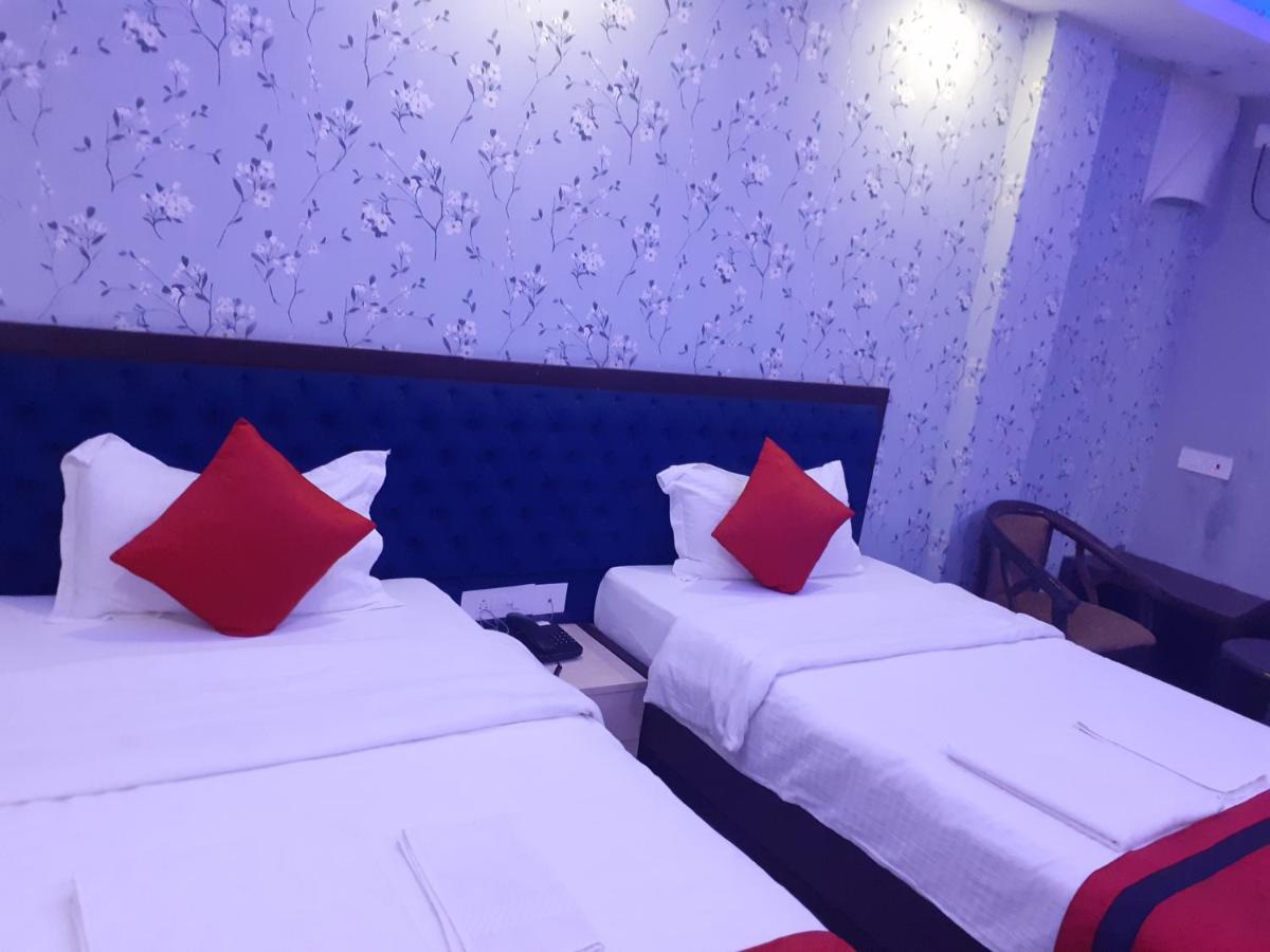 Hotel Delight Deluxe Pipra Dewās Екстериор снимка