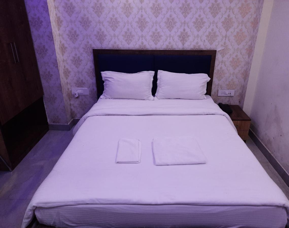 Hotel Delight Deluxe Pipra Dewās Екстериор снимка