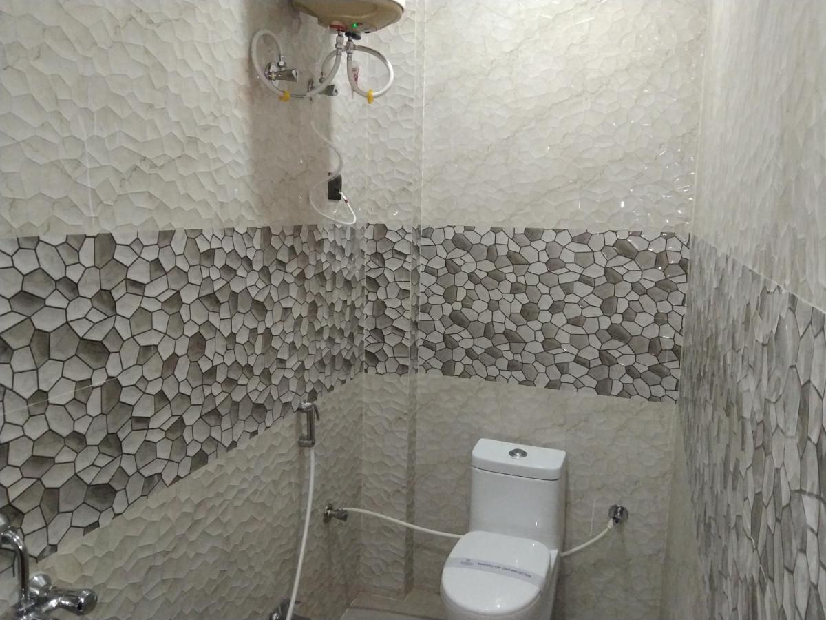 Hotel Delight Deluxe Pipra Dewās Екстериор снимка