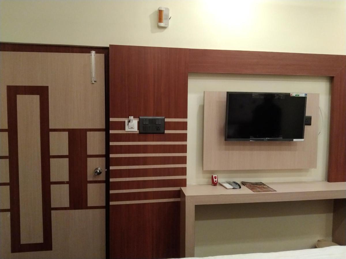 Hotel Delight Deluxe Pipra Dewās Екстериор снимка