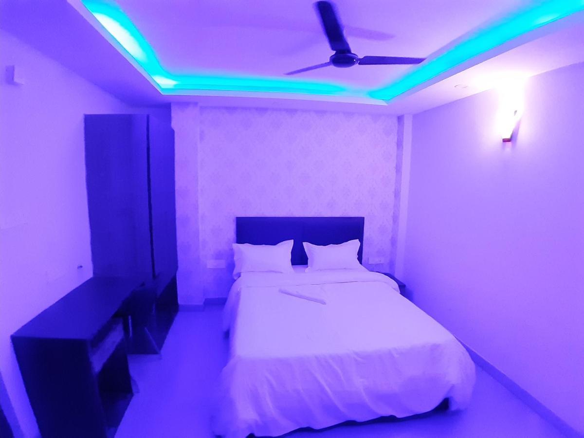 Hotel Delight Deluxe Pipra Dewās Екстериор снимка