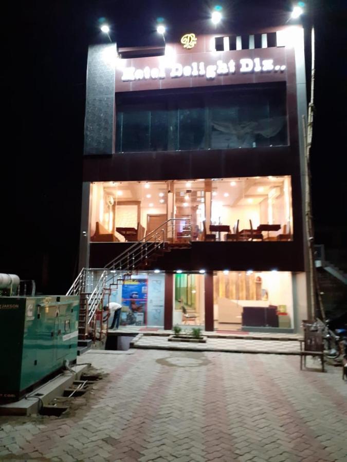 Hotel Delight Deluxe Pipra Dewās Екстериор снимка